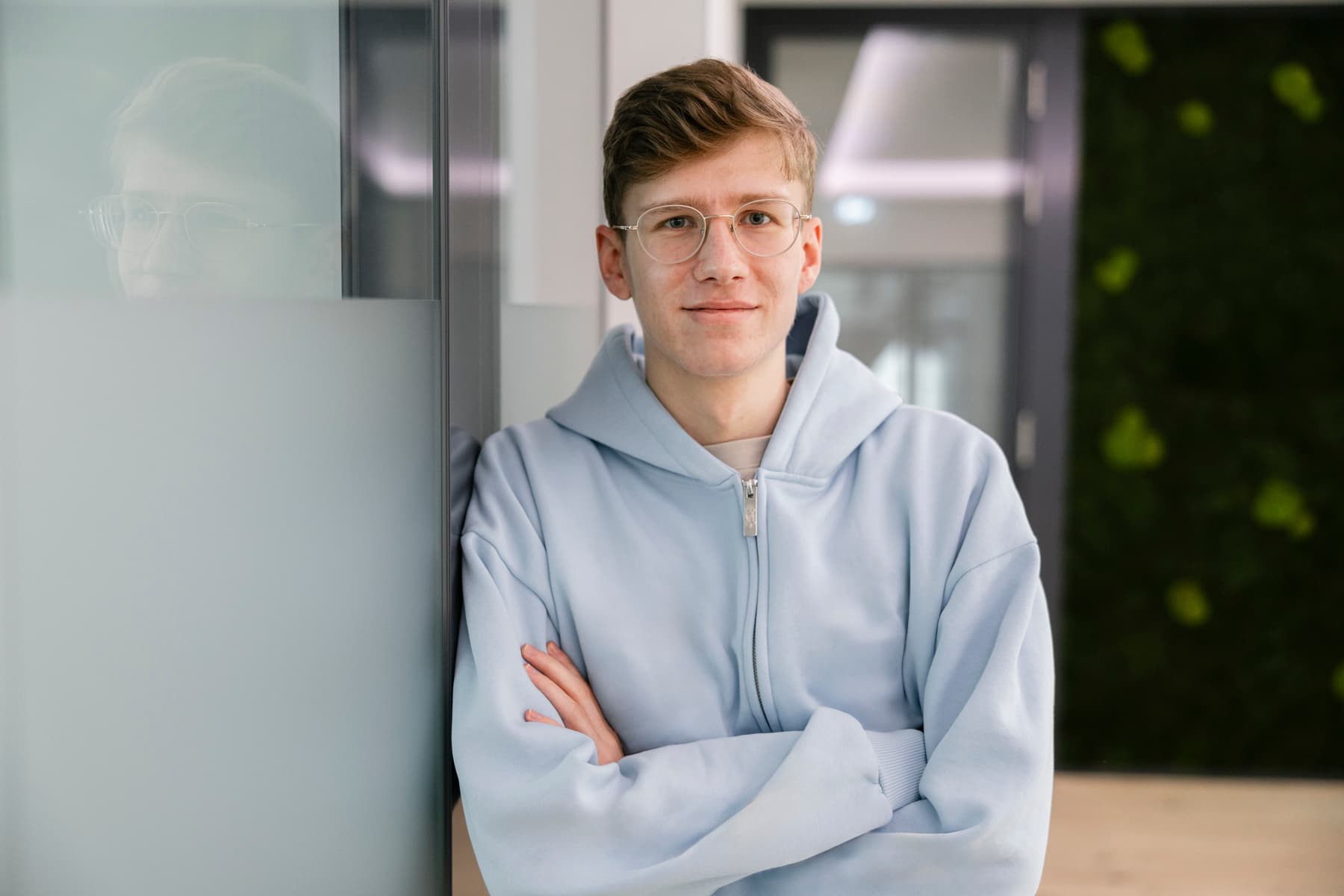 Portraitbild eines dualen Studenten im Bereich Informatik