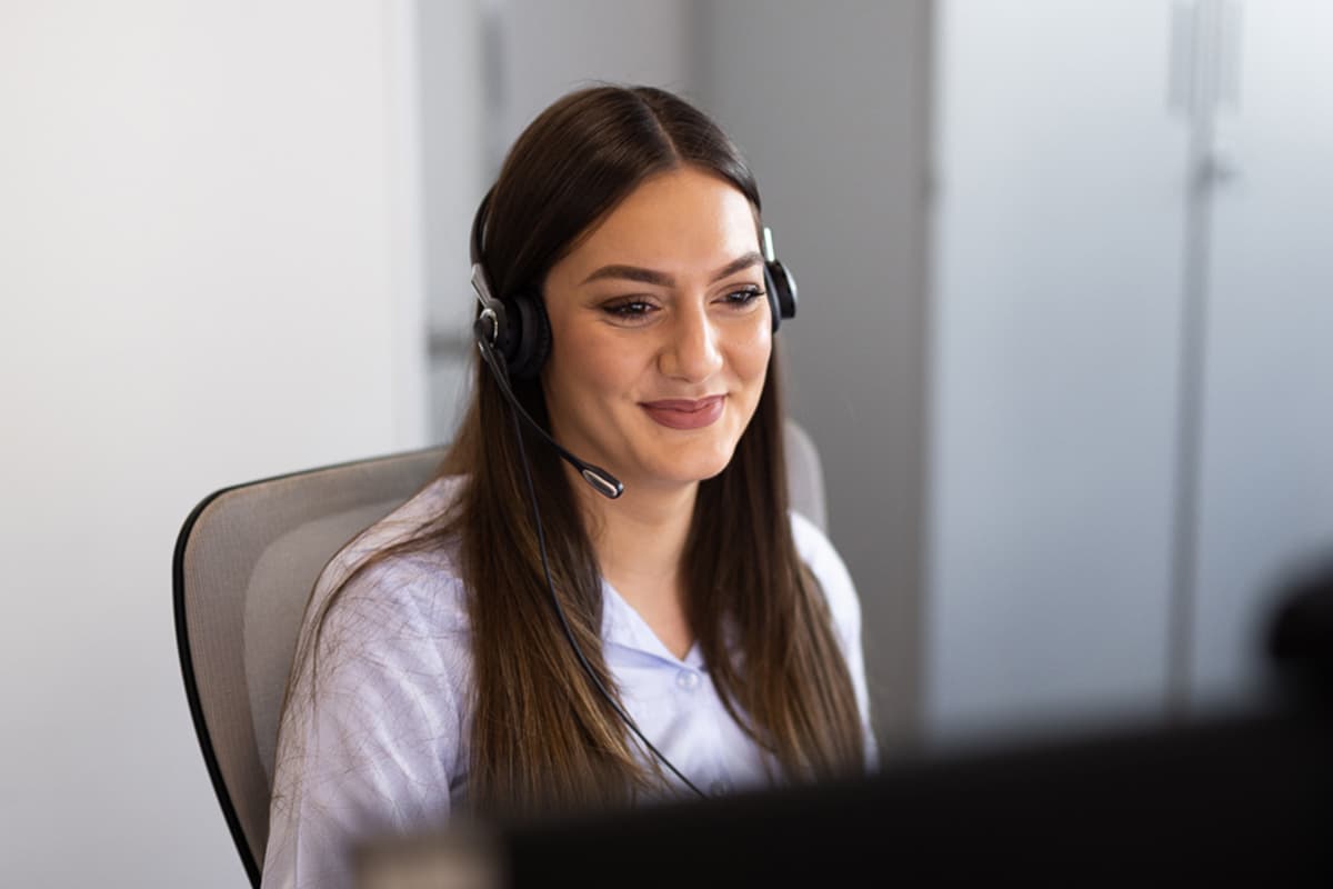 Beyza Dönmez arbeitet im Kundendienst der WERTGARANTIE Group