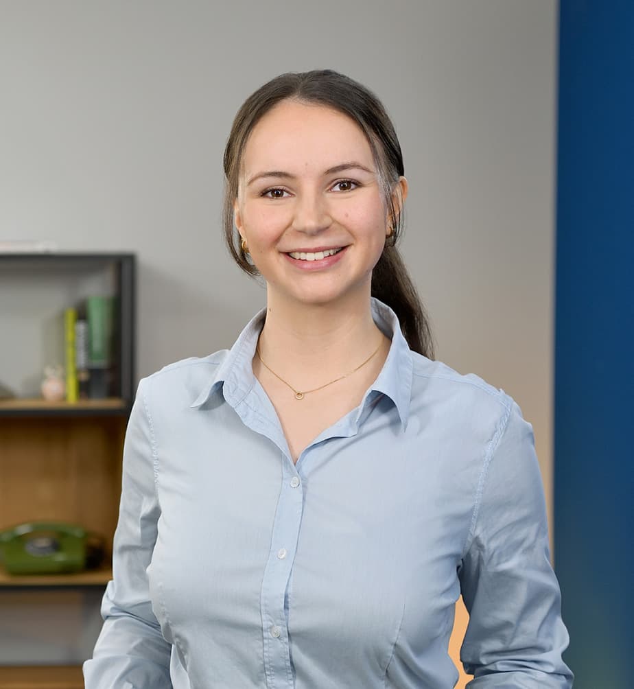 Portraitbild einer Auszubildene zur Kauffrau für Bürokommunikation