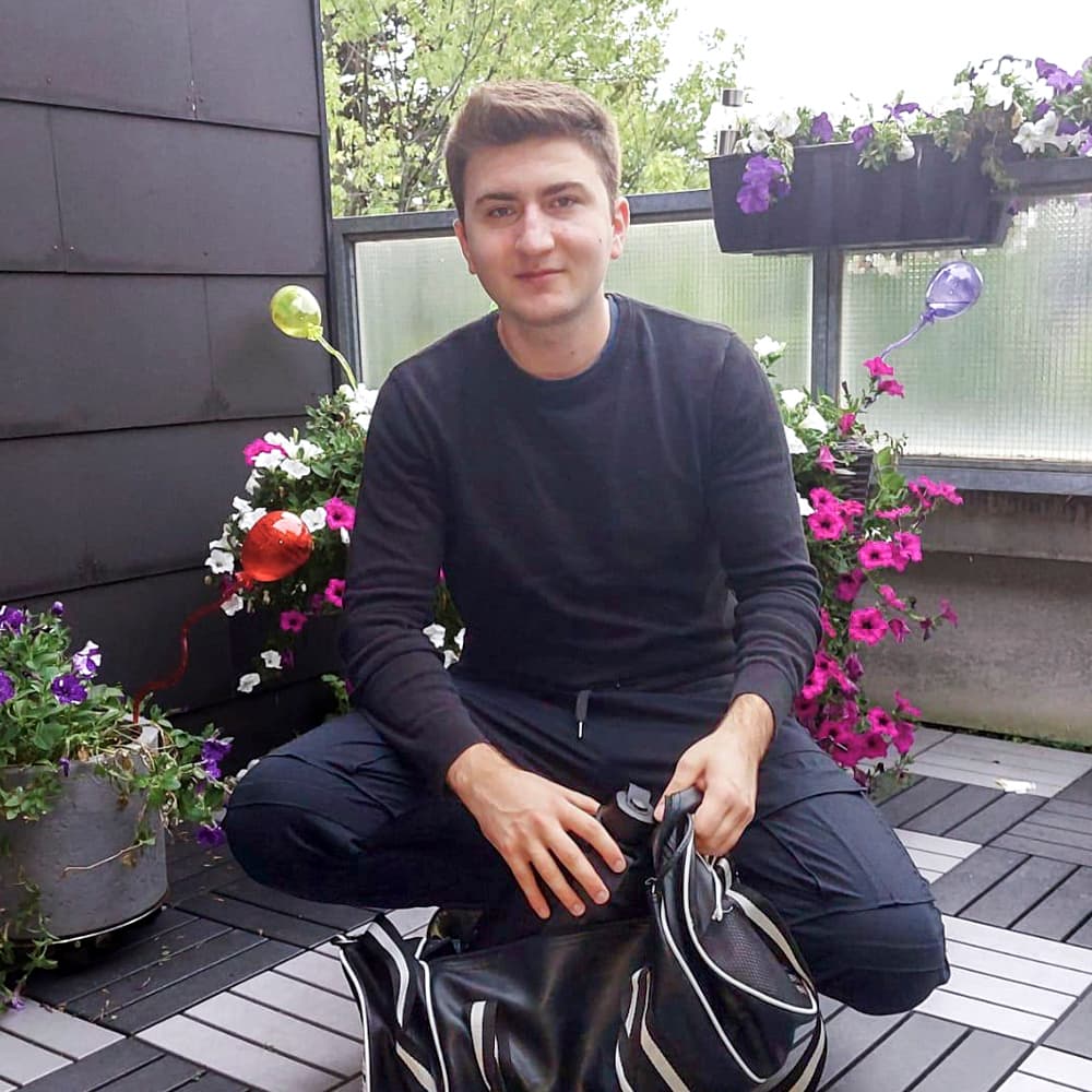 Massimo nutzt dank Hansefit ein hochwertiges Fitnessstudio